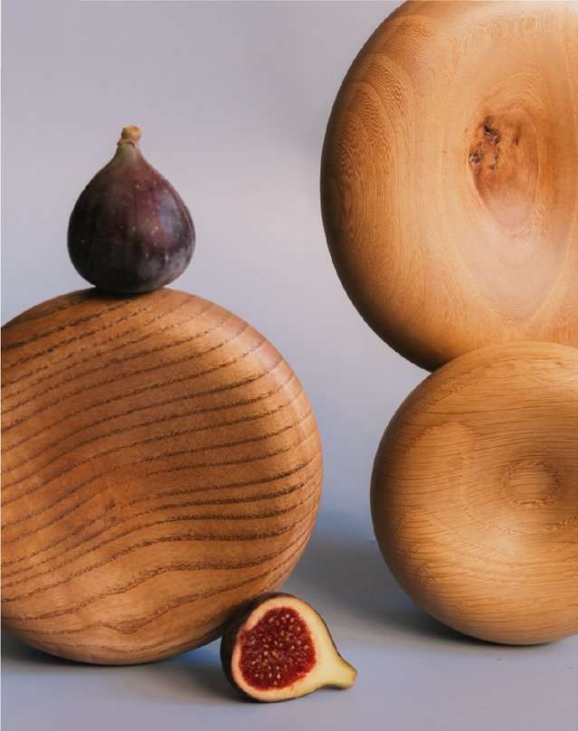 Volúmenes de madera torneada con higos