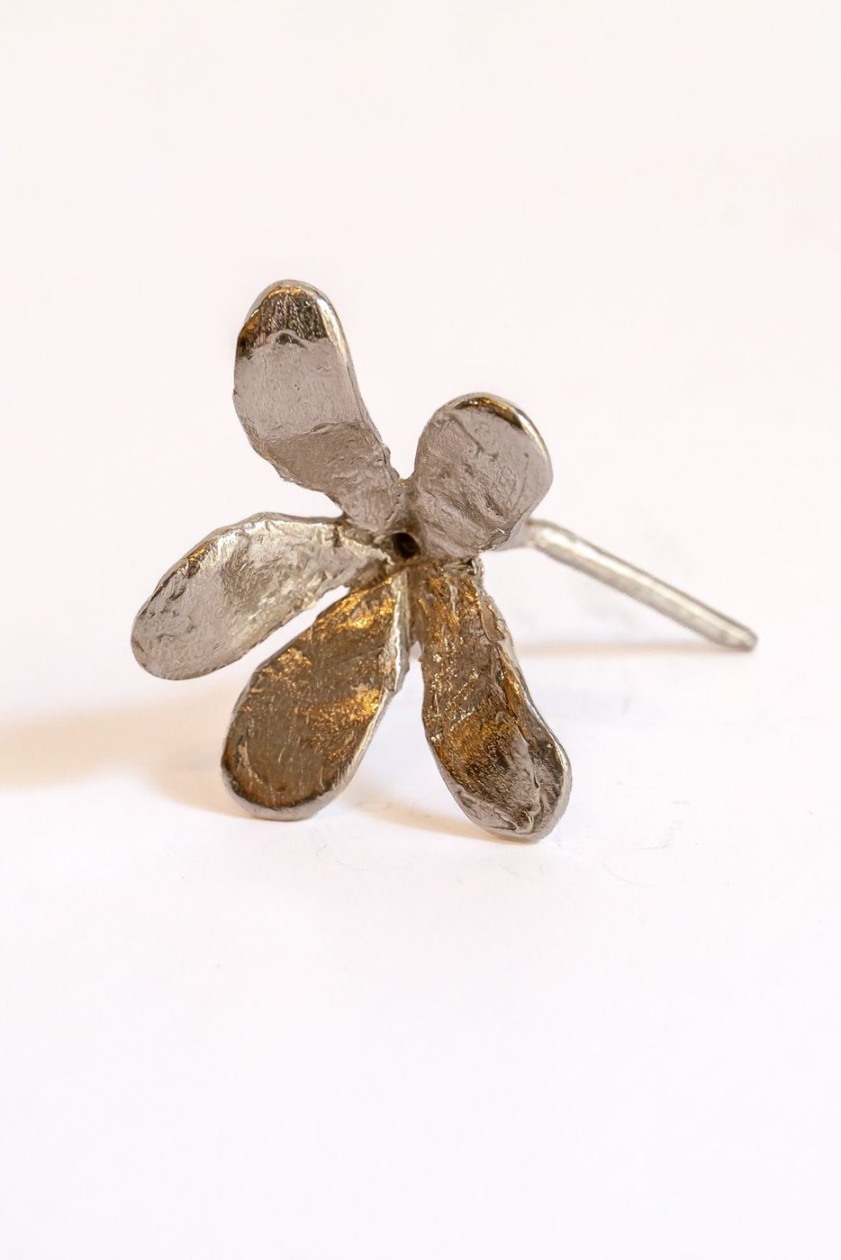 Flor de plata en cera perdida
