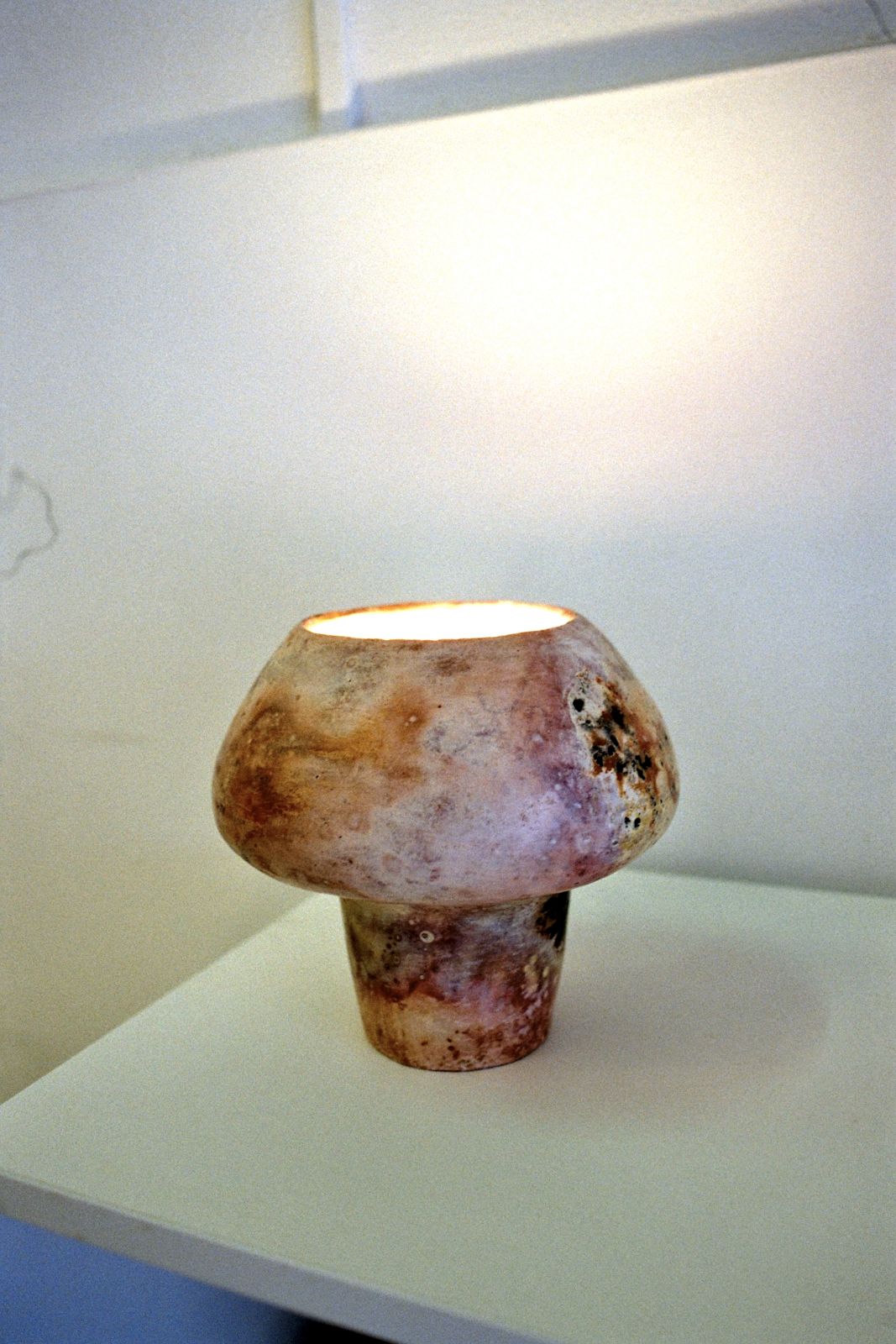 Lámpara de cerámica con forma de hongo